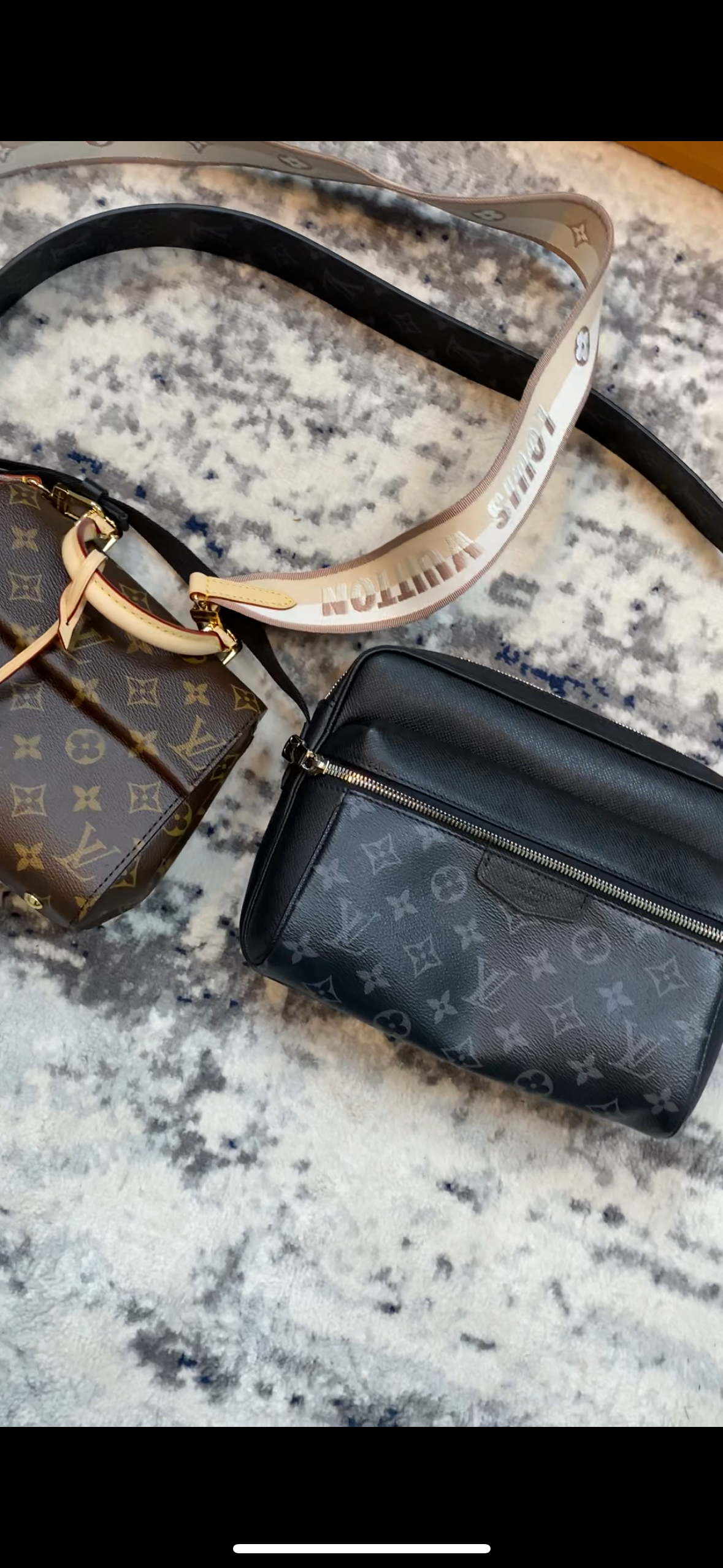LV Outdoor Messenger