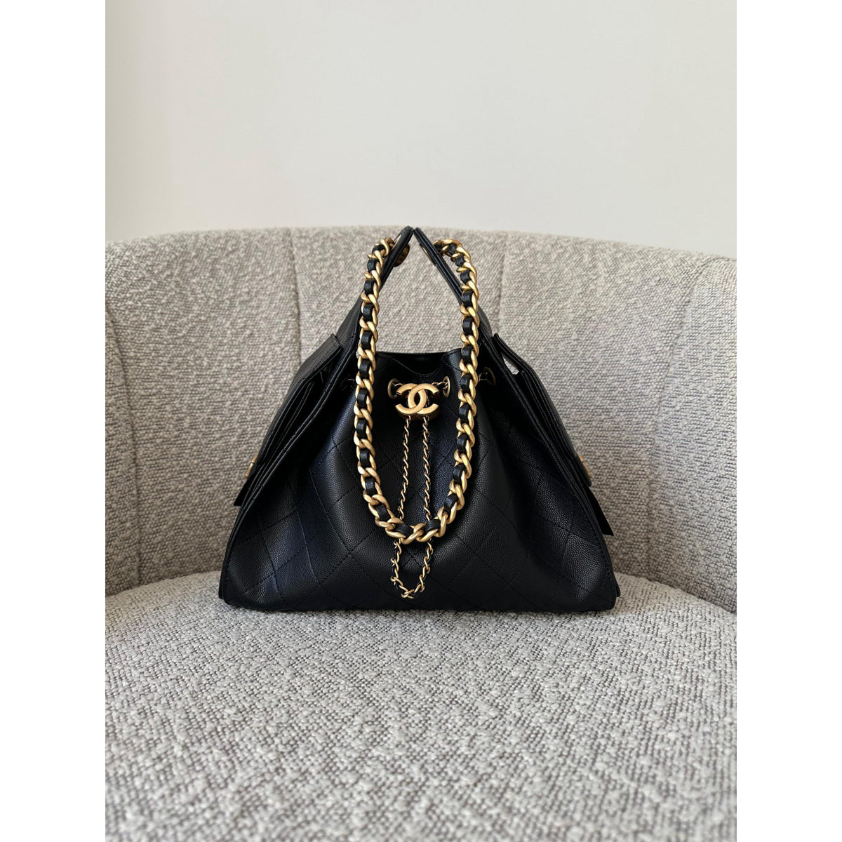Chanel 25 Small Handbag Hobo Grained Calfskin & Gold Tone Metal Black - Castel Clothing