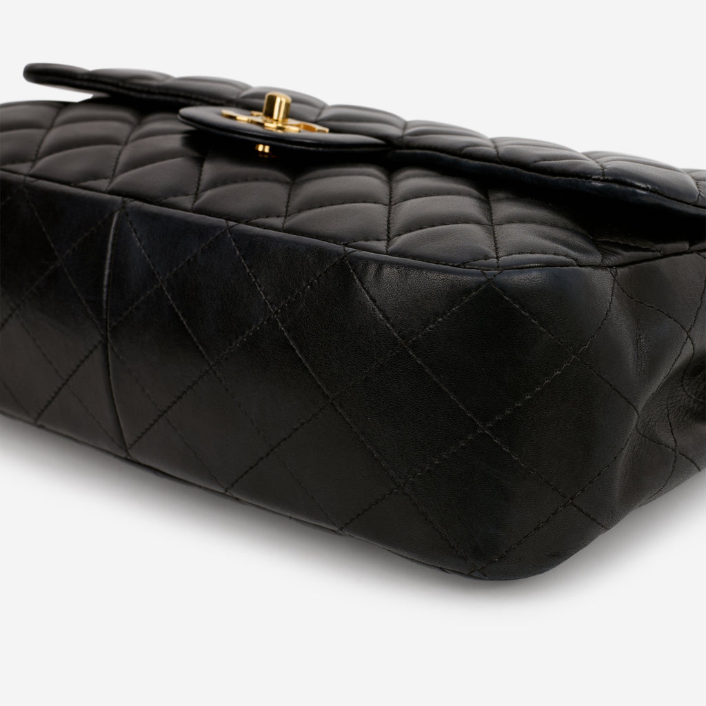 Chanel Chanel Single Flap Jumbo in Black Lambskin - Castel Clothing