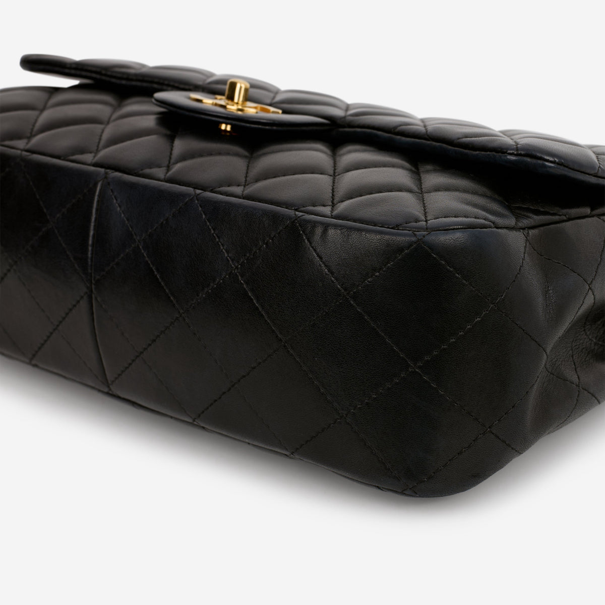 Chanel Chanel Single Flap Jumbo in Black Lambskin - Castel Clothing