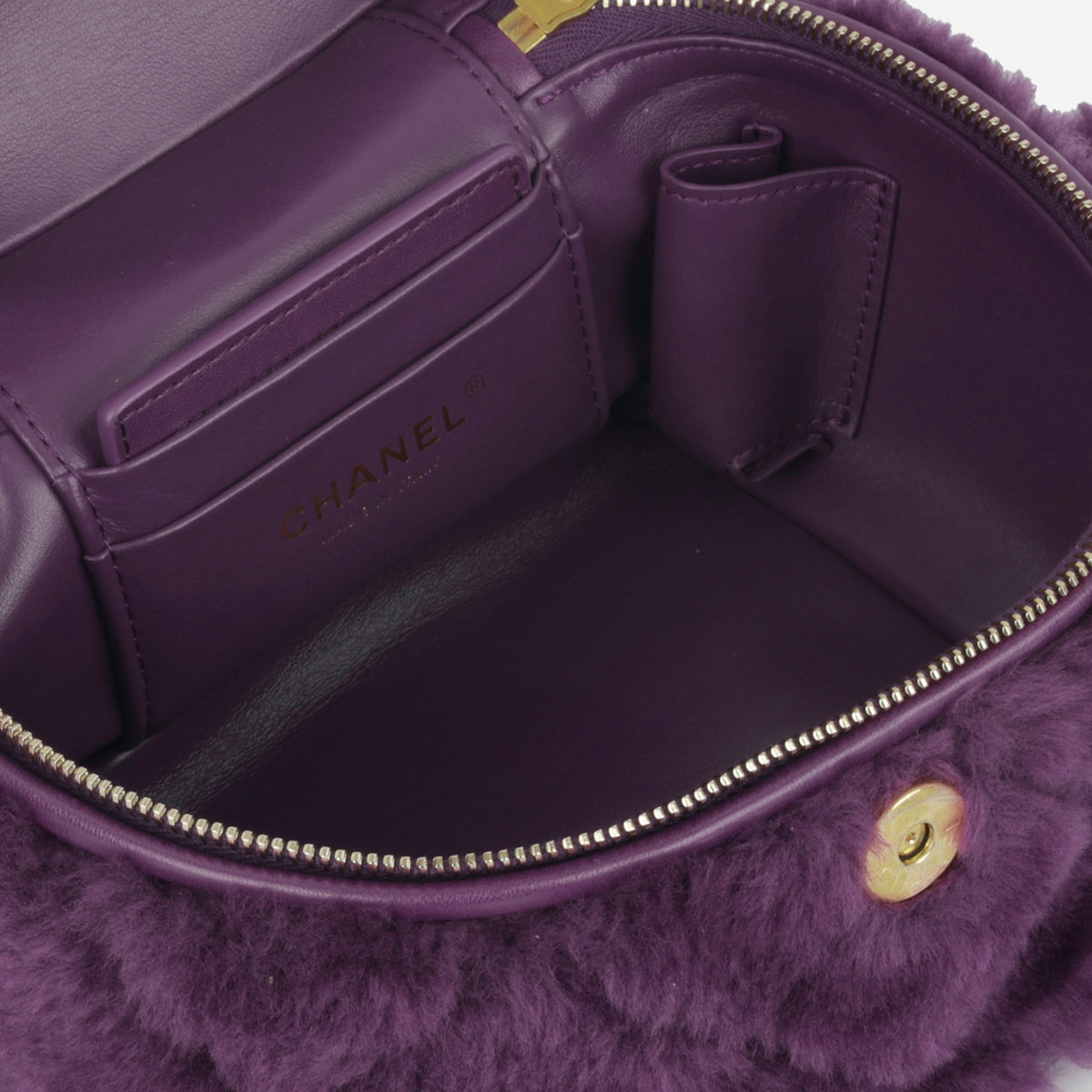 Chanel Chanel Métiers d'Art Pre-Fall 2022 Top Handle Vanity Case in Purple Shearling - Castel Clothing