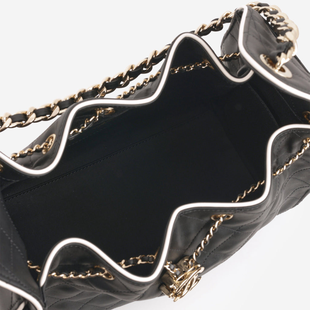Chanel Chanel SS26 Small 25 Hobo in Black / White Calfskin - Castel Clothing
