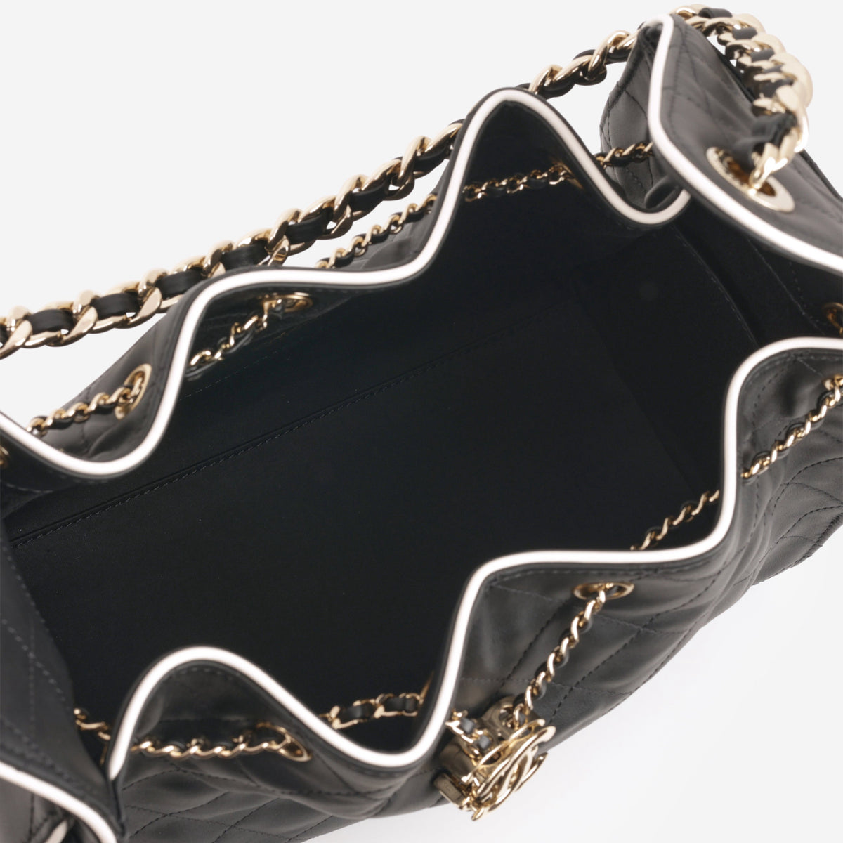 Chanel Chanel SS26 Small 25 Hobo in Black / White Calfskin - Castel Clothing