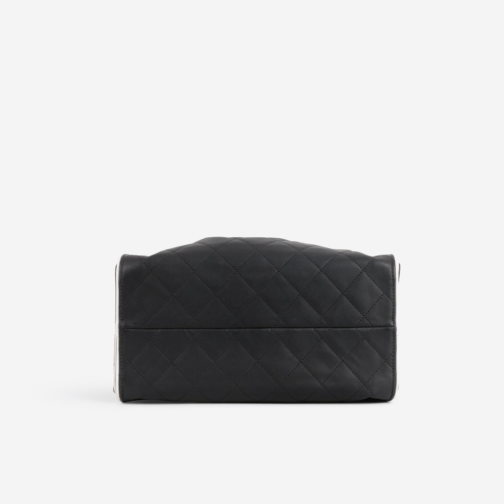 Chanel Chanel SS26 Small 25 Hobo in Black / White Calfskin - Castel Clothing